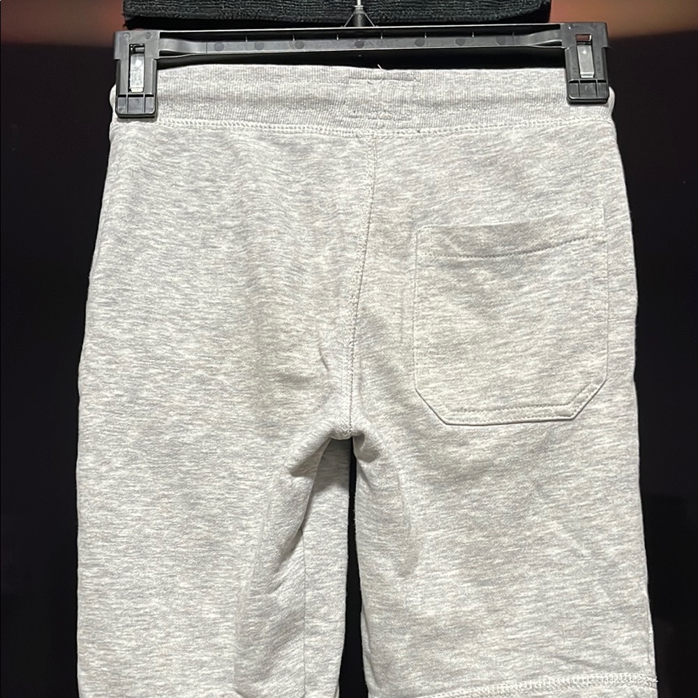 🛍️5️⃣ / 💲2️⃣5️⃣🛍️ - Boys Gray Sweat Shorts - Picture 4 of 4